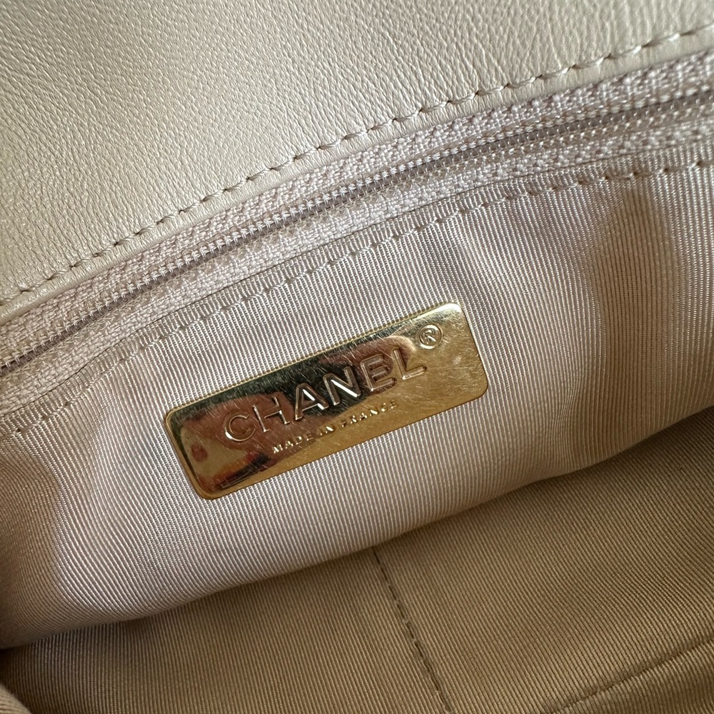 Sold on my FB. Chanel 19 Large Beige - Picture 16 of 17